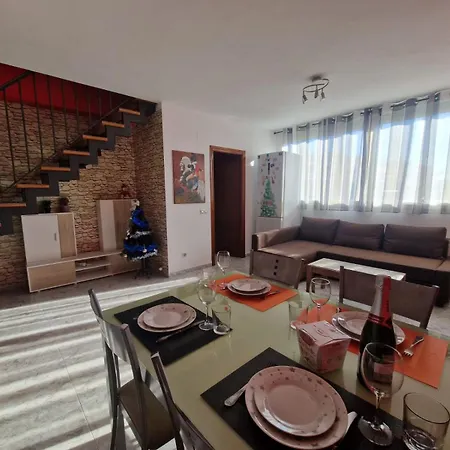 Un Atico Duplex Con Terraza Grande Al Lado Del Mar Apartment